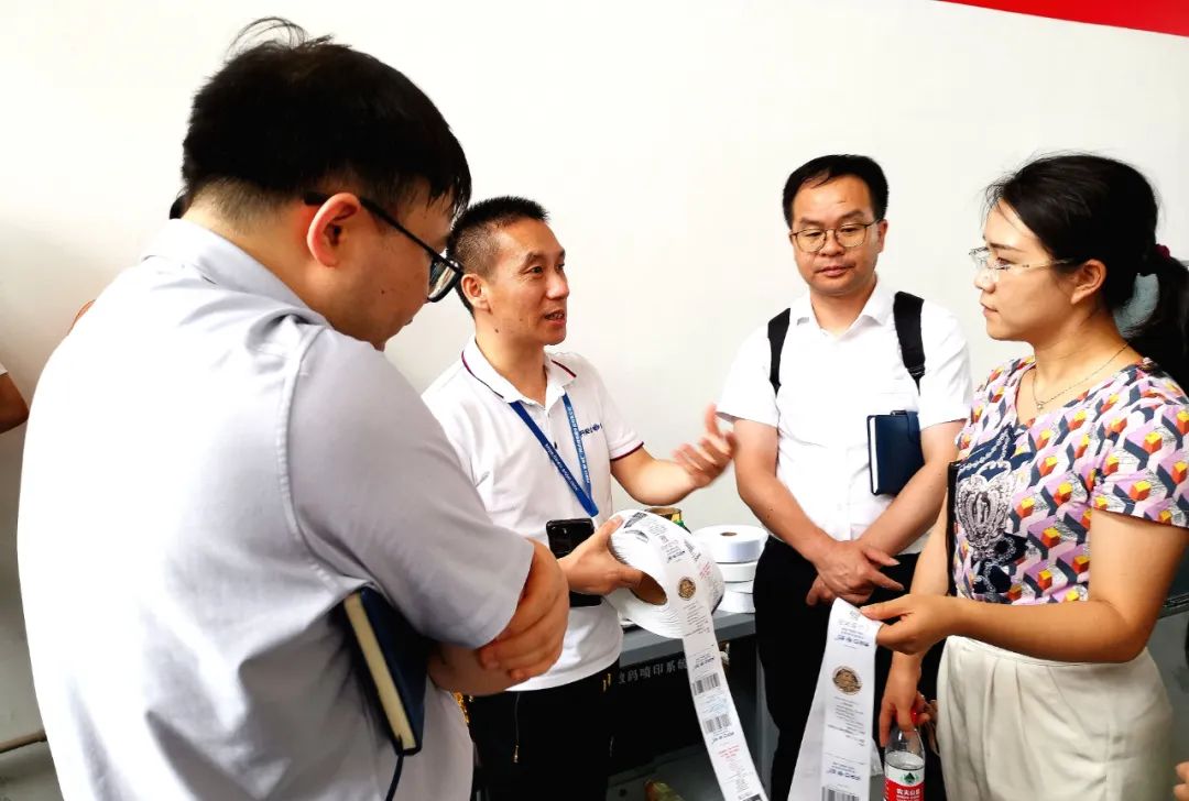 接待东莞松山湖科教局向导来我司工厂视察，，，指导事情！